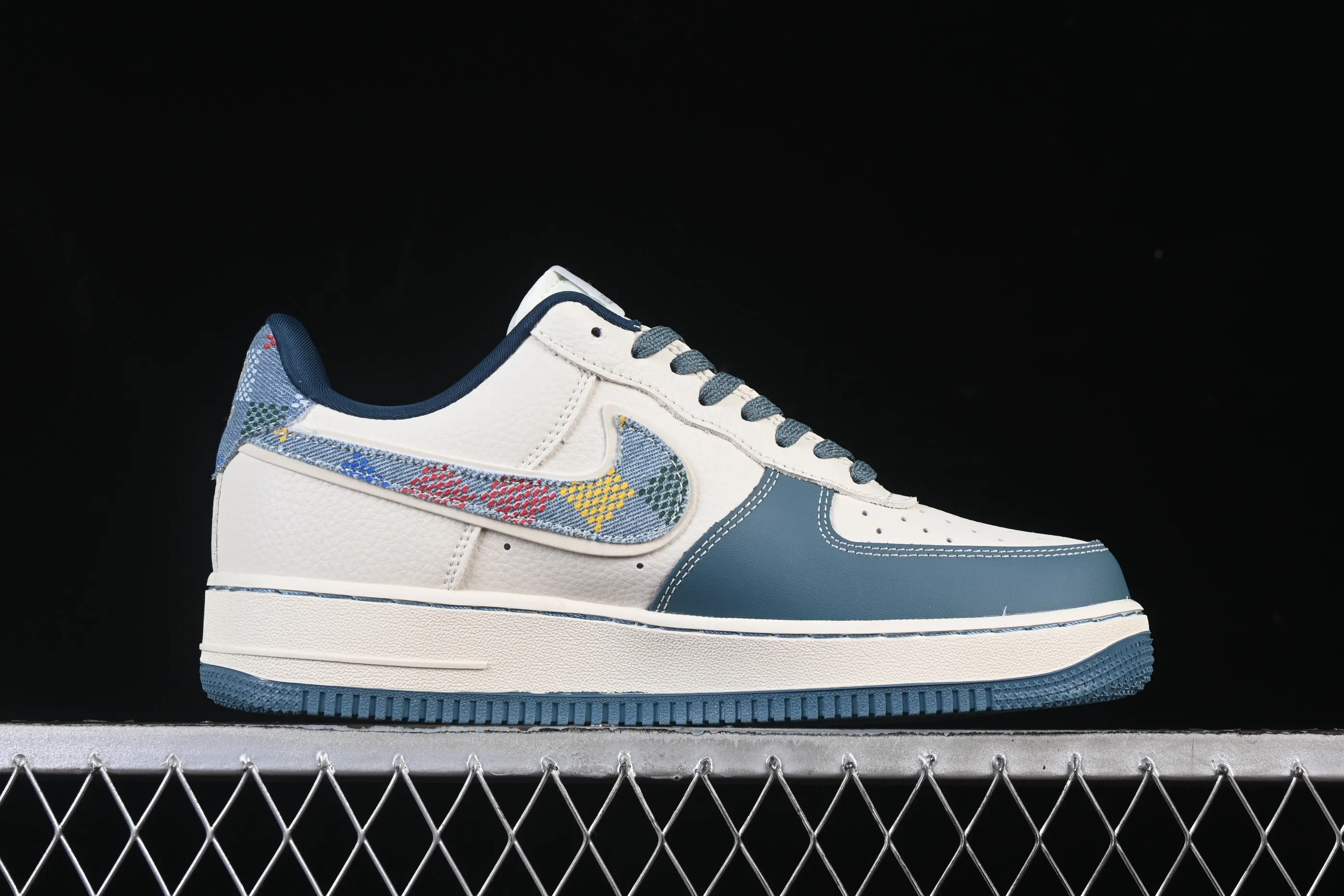 All categories Nk Air Force 1 Air Force series Nk Air Force 1 Low Air Force low-top Nike Air Force 1'07 Low LV co-branded stitching color hook Air Force 1 low-top casual sneakers DD1982-301
